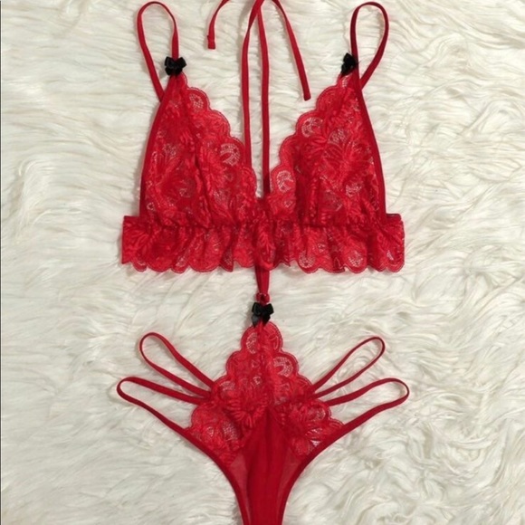 Red lingerie set - Picture 2 of 2
